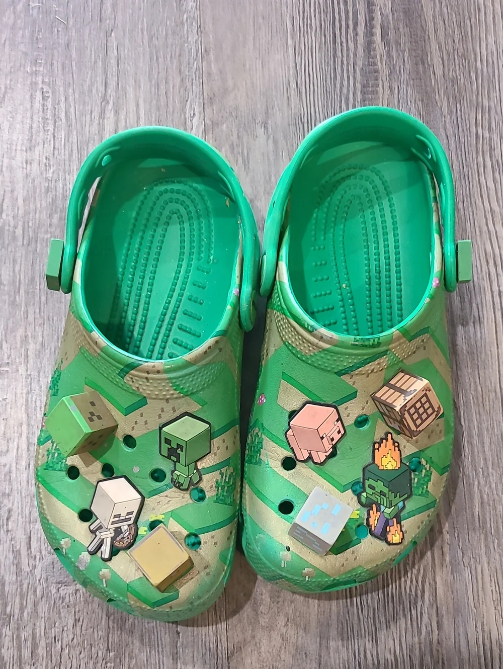 Kids Green Minecraft Clocs Size 4